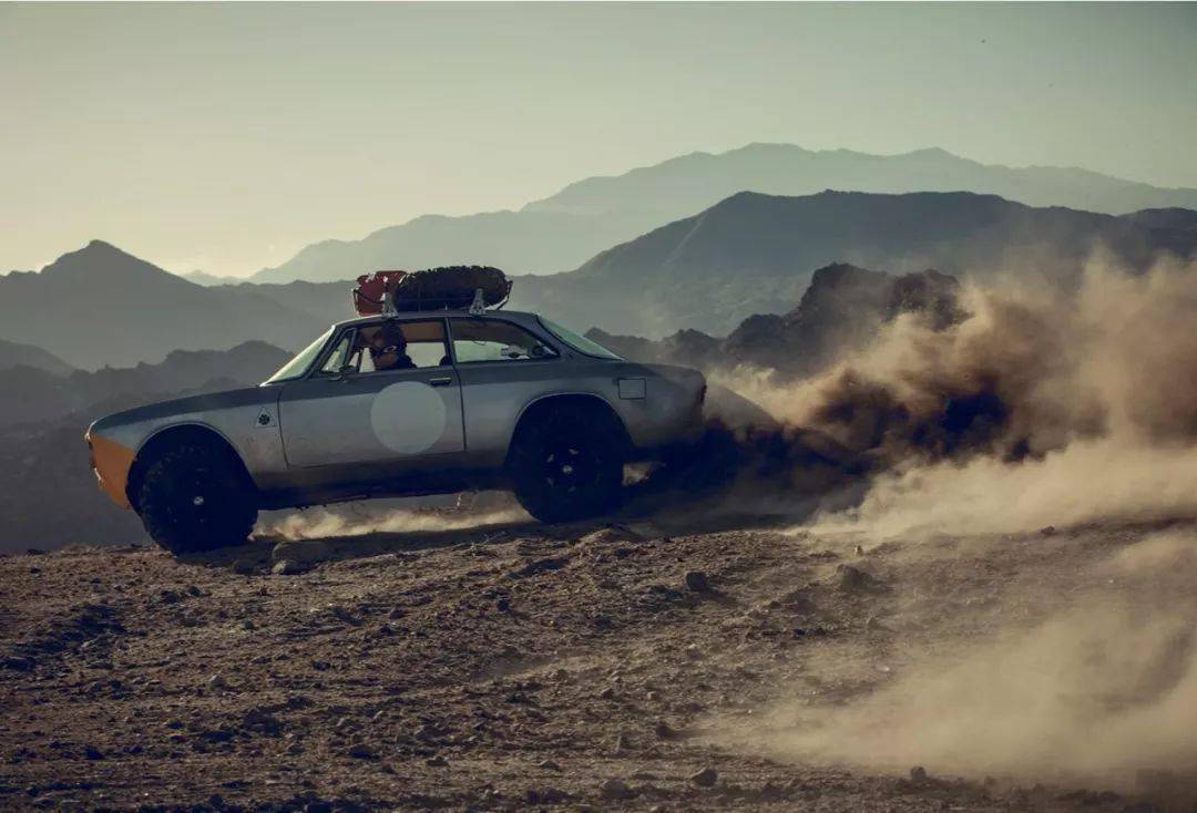 安踏跨界多元化 布局非公路休閑車與日用化工專用設(shè)備制造